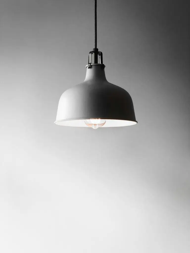 Sala com iluminação inteligente de ambiente quente